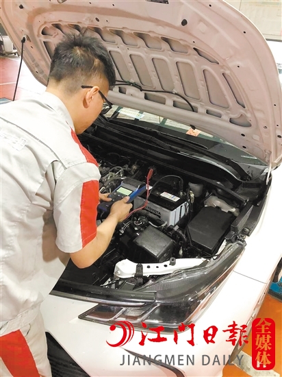 近期有不少車(chē)主到4S店檢查、更換蓄電池。