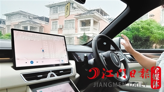 新車內(nèi)飾進行了全新設(shè)計，比起老款車型更具豪華感。