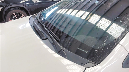 車架號(hào)可在汽車前擋風(fēng)玻璃左下角找到。
