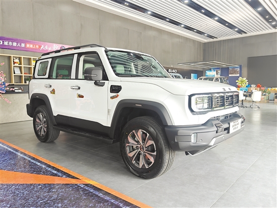 全新BJ40定位世家級(jí)潮野SUV，風(fēng)格獨(dú)特。