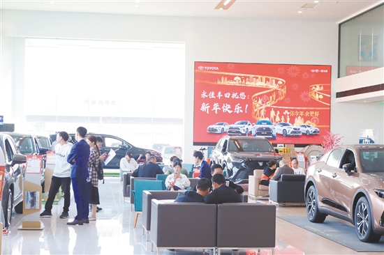 今年1月，買車過年大軍讓4S店熱鬧起來。
