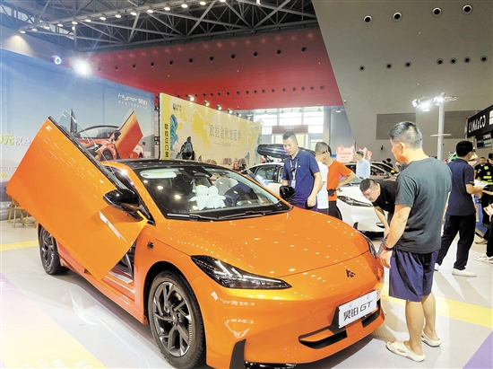 每一屆車展都能吸引數(shù)十家經(jīng)銷商參展，方便消費(fèi)者貨比三家一站式買車。