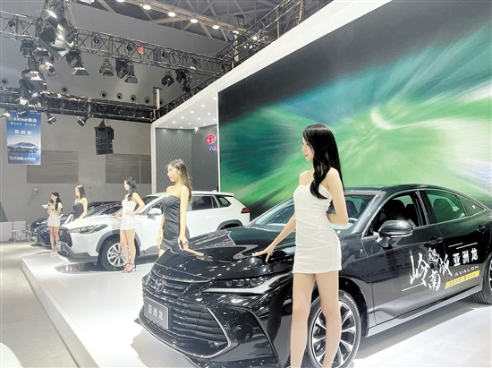 往屆本報(bào)舉辦的大型車展，都能看到不少新車現(xiàn)場(chǎng)上市。