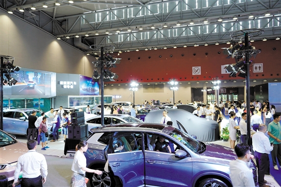 往屆本報舉辦的大型車展，均吸引許多市民的目光。