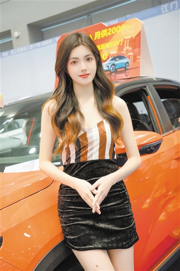 香車美女吸引人目光。
