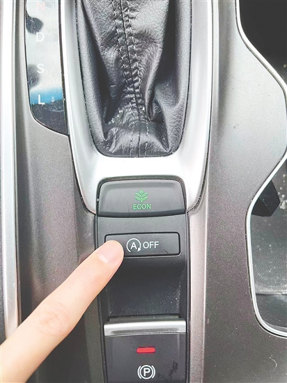 帶有自動啟停功能的車輛在涉水行駛時，需要提前關(guān)閉該功能。