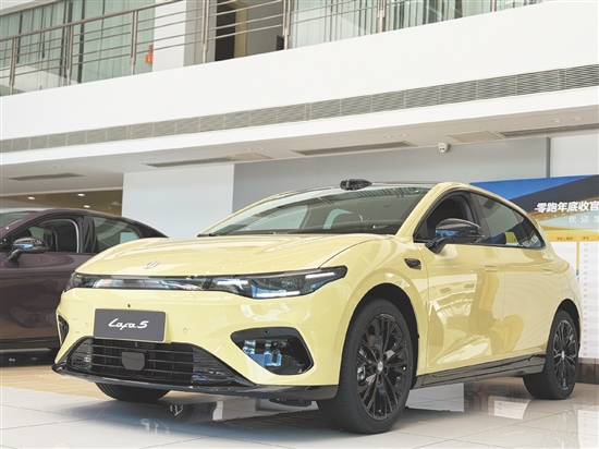 零跑Lafa5外觀帥氣。